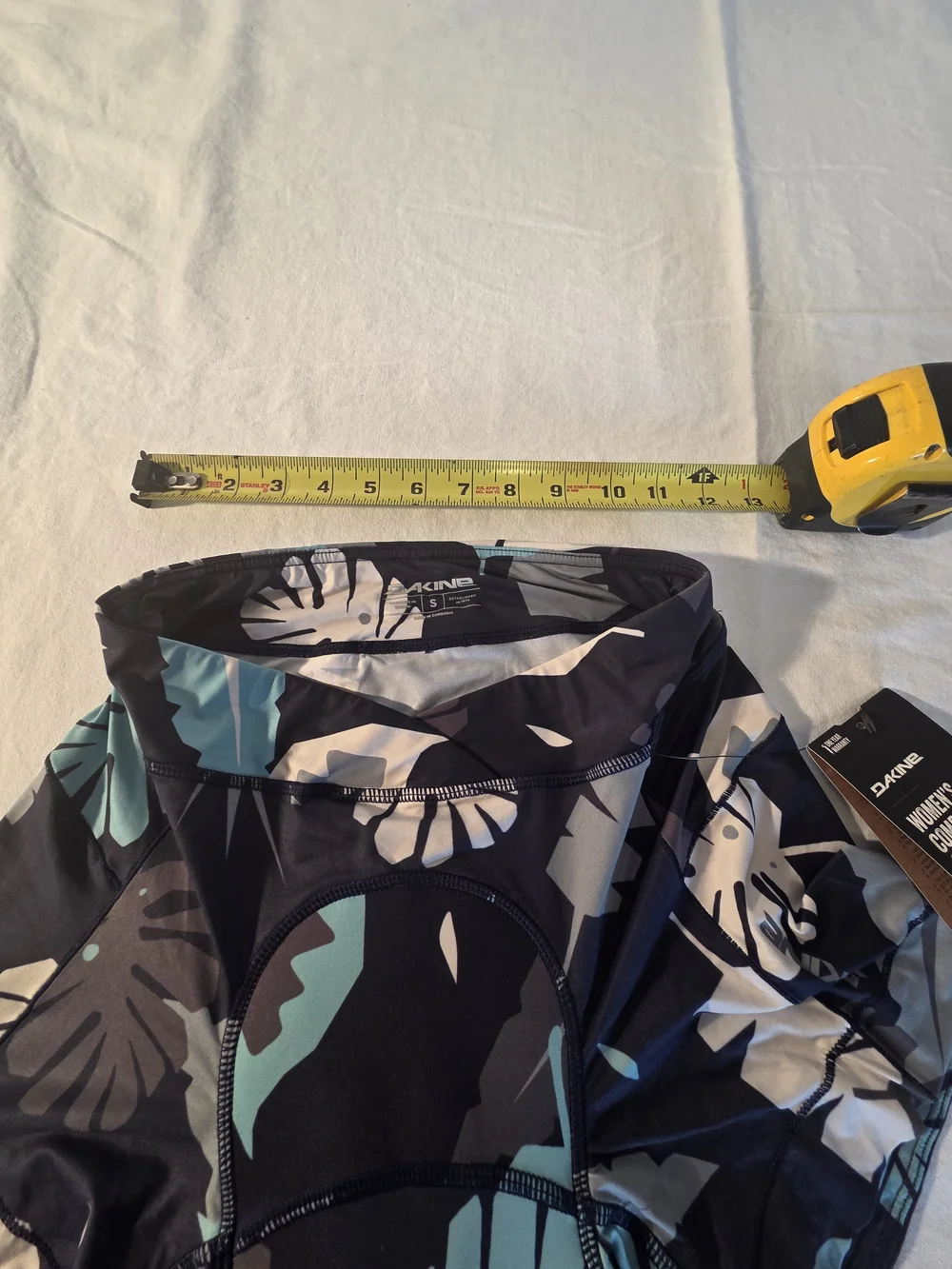 Dakine Women's Blue Black Tropical Crop Liner Biking Shorts